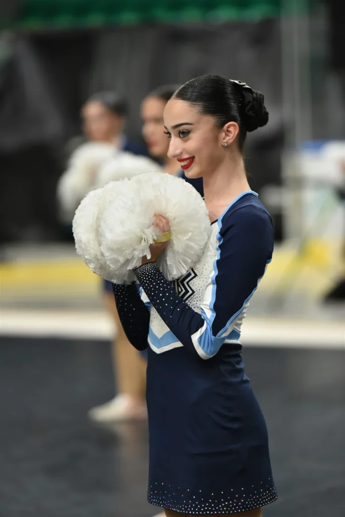 Αθλήτρια Cheer Jazz σε ατομική εμφάνιση