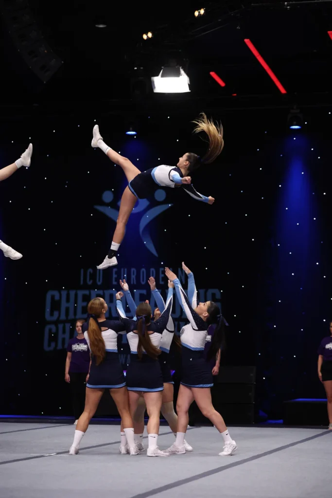Stunt ομάδας Cheerleading σε ευρωπαϊκή διοργάνωση